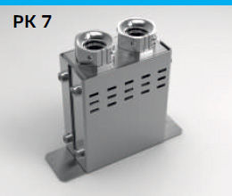 Připojovací elektrická krabička s horním napojením kabelu, zákaznicky upravená, s dvojicí průchodek s keramickou svorkovnicí pro připojení bez kabelových ok.